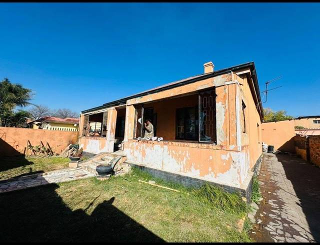 10 BEDROOM HOUSE FOR SALE IN TURFFONTEIN